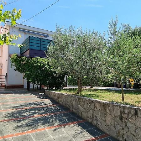 Apartmani Karla Baška Kamer foto