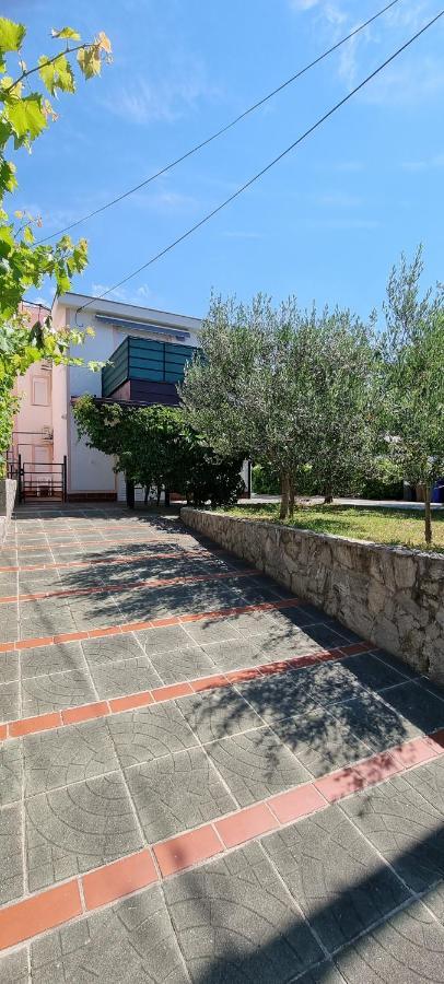 Apartmani Karla Baška Buitenkant foto