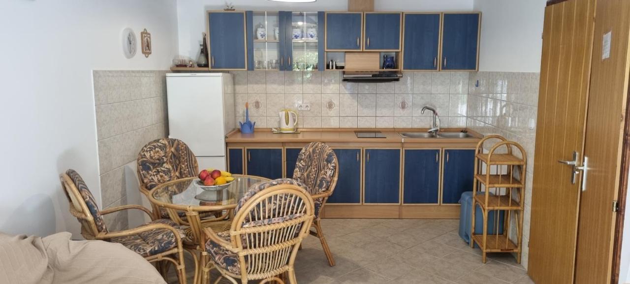 Apartmani Karla Baška Buitenkant foto